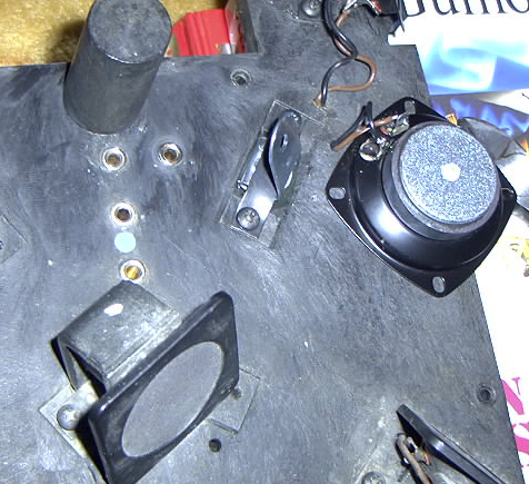 Detalj av fästblecket för nya CT62 diskanten.
